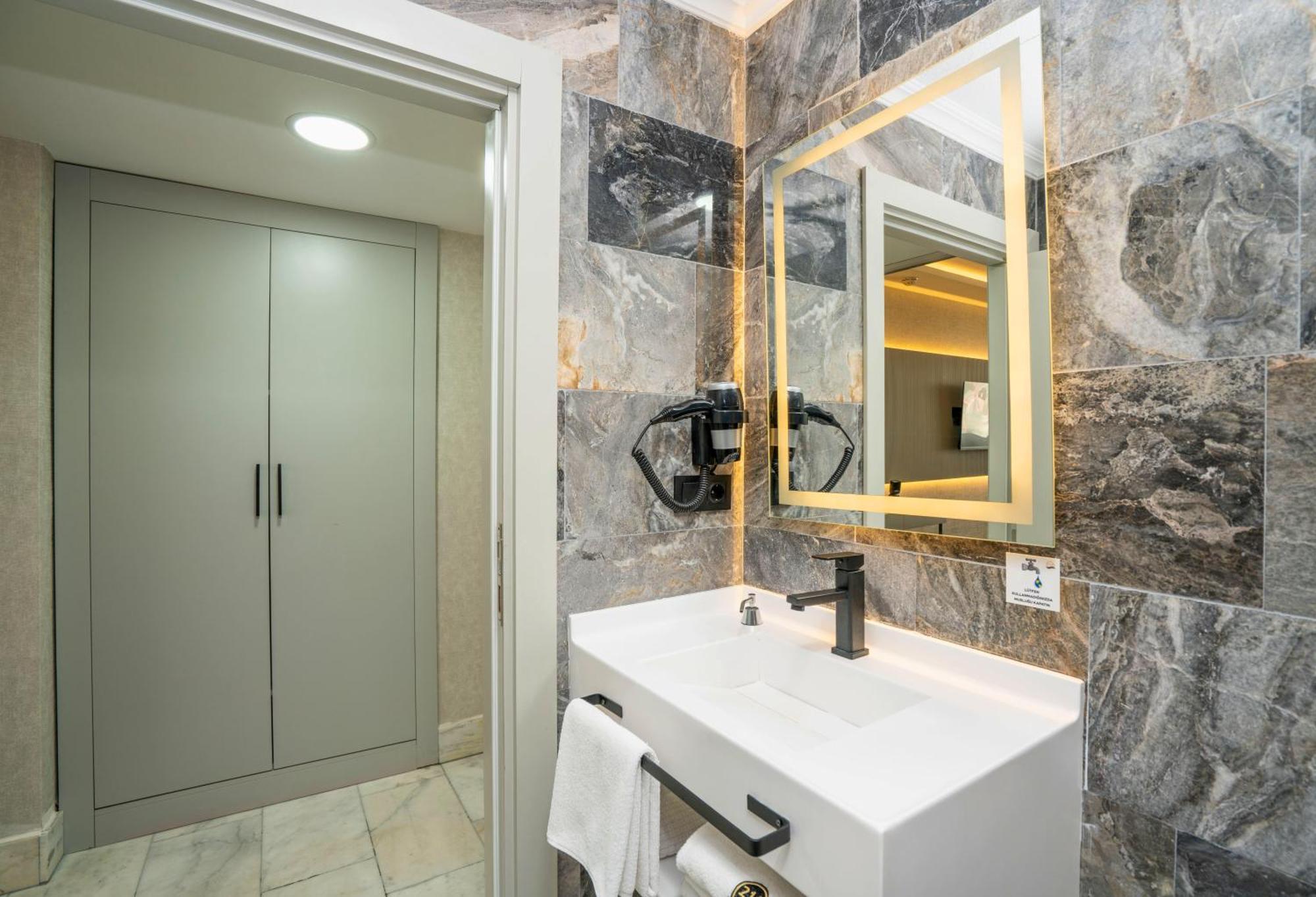 216 Station Suite Gebze Exterior photo